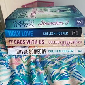 Lot of Colleen Hoover books